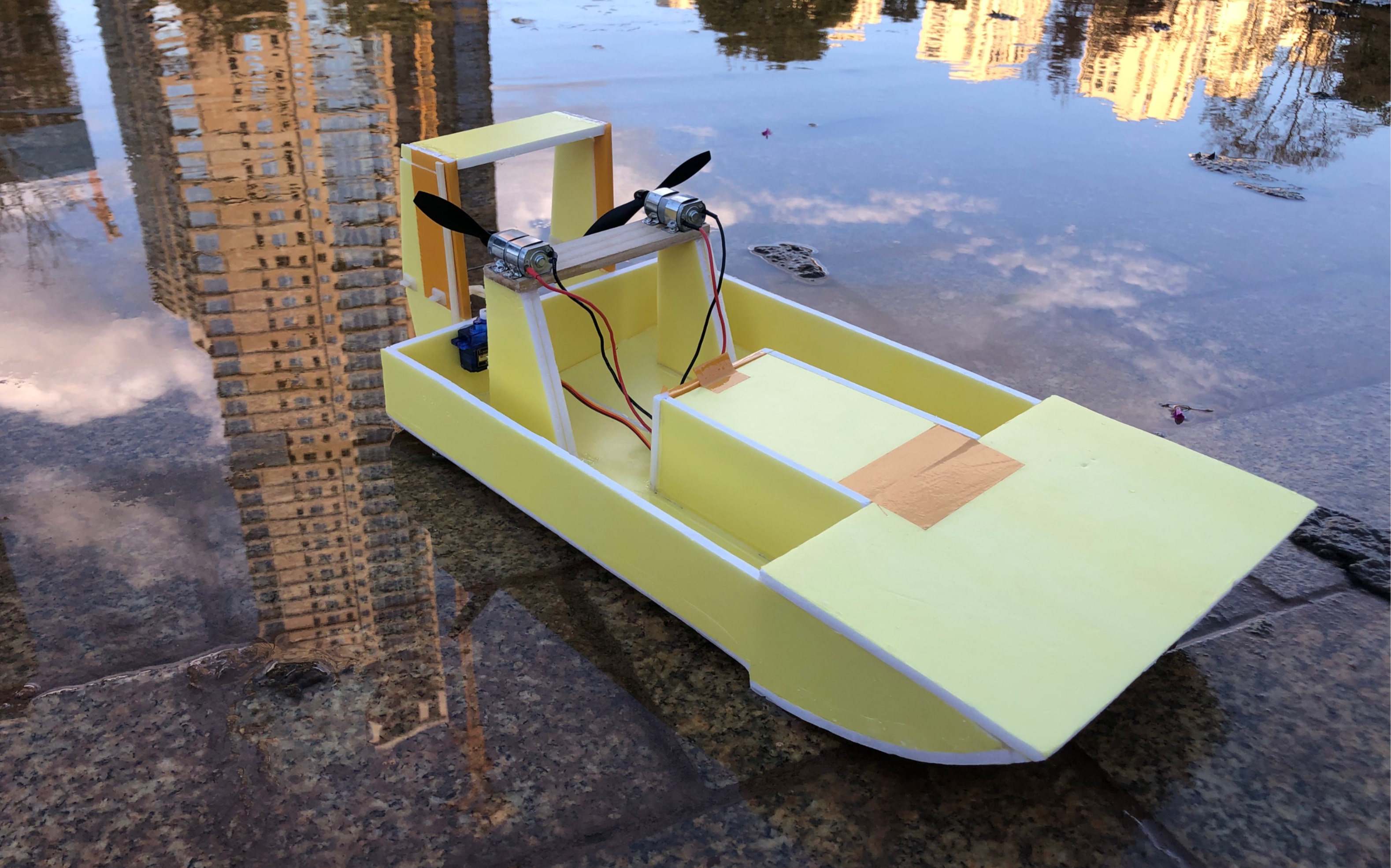 rc 双发180有刷电机风动船下水