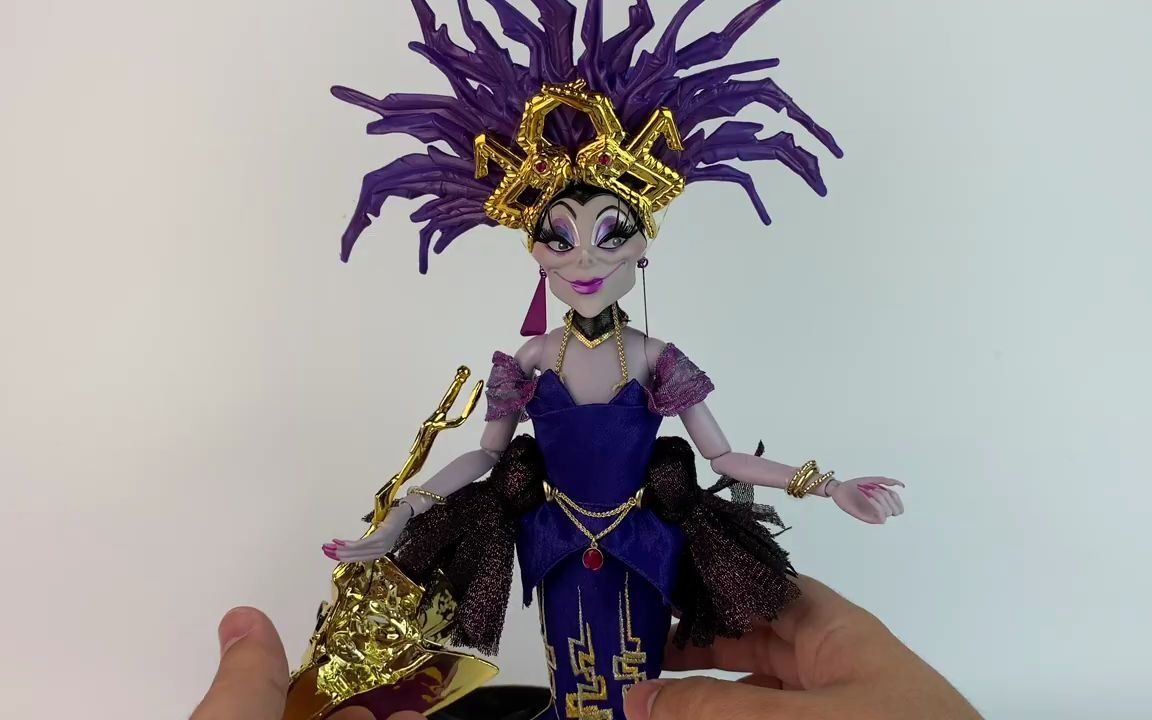 [图]【转载】迪士尼反派角色变身国王伊斯玛娃娃开箱展示 Villains YZMA Designer Doll Midnight Masquerade Series