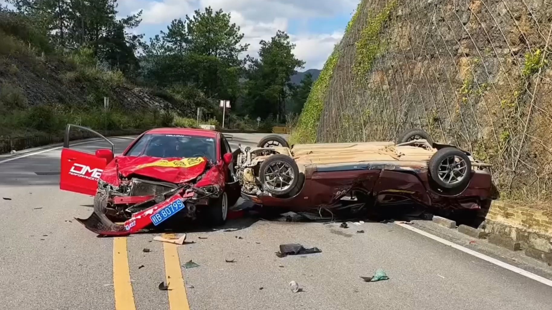 速度不快不到500迈「怎么撞的车一看就明白」