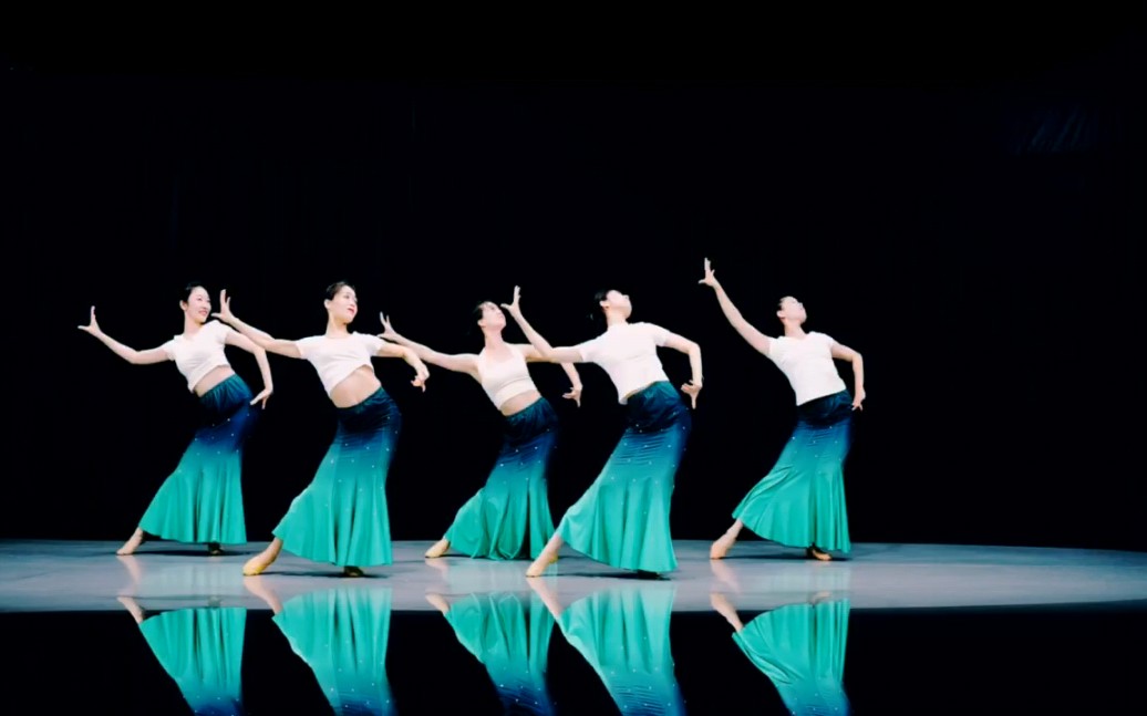 傣族舞《小河淌水》 初级班的宝子们美到我的心巴_哔哩哔哩_bilibili