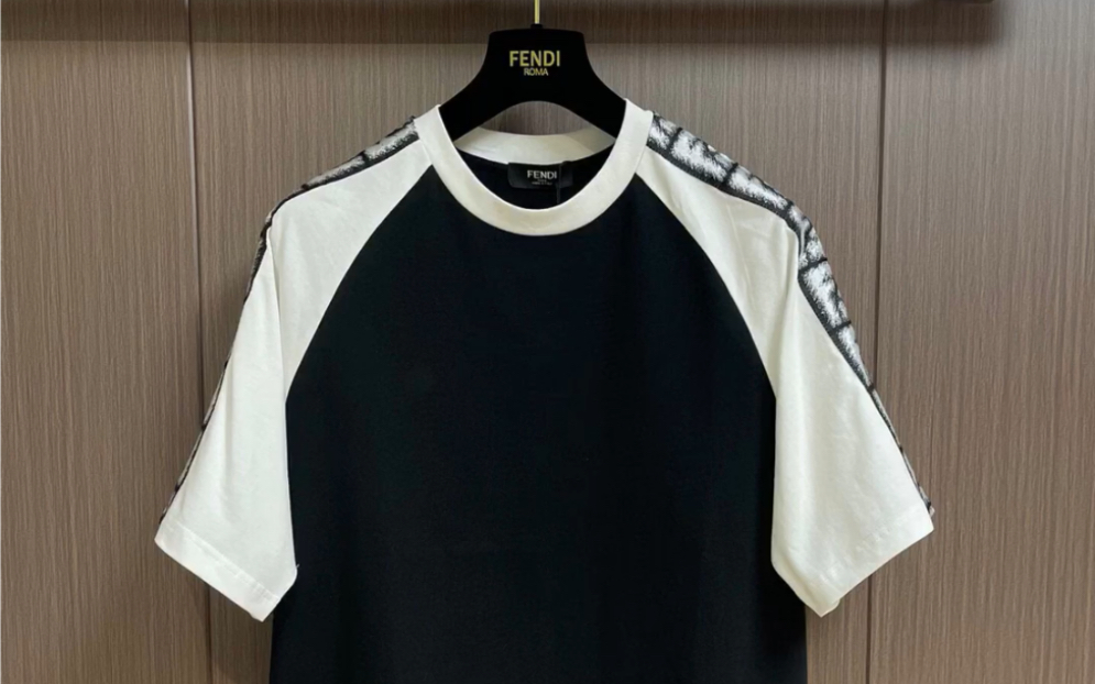 推荐高仿fendi芬迪黑白双色插肩袖双f涂鸦款短袖t恤,顶级精工印花融合