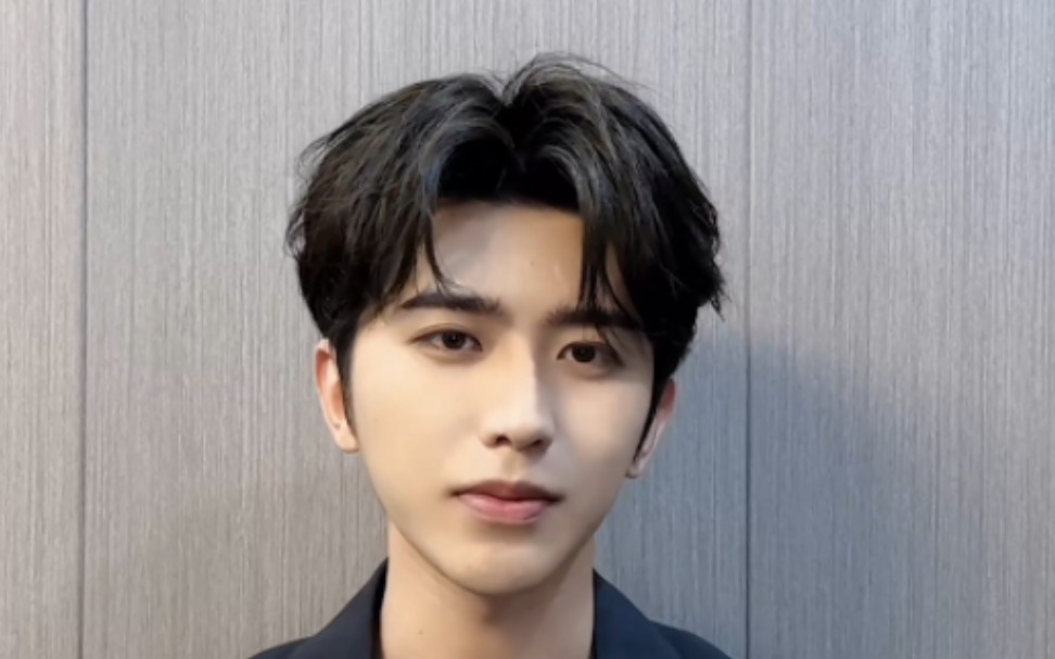 澳门出租车,公交车,惊现蔡徐坤演唱会广告,全世界都有ikun,厉不厉害你