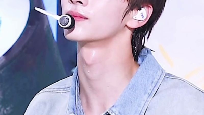 【申惟】宽肩,喘息.汗疯狂从喉结滑落