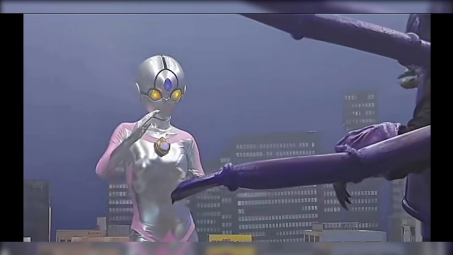 女奥特曼大战蜘蛛怪