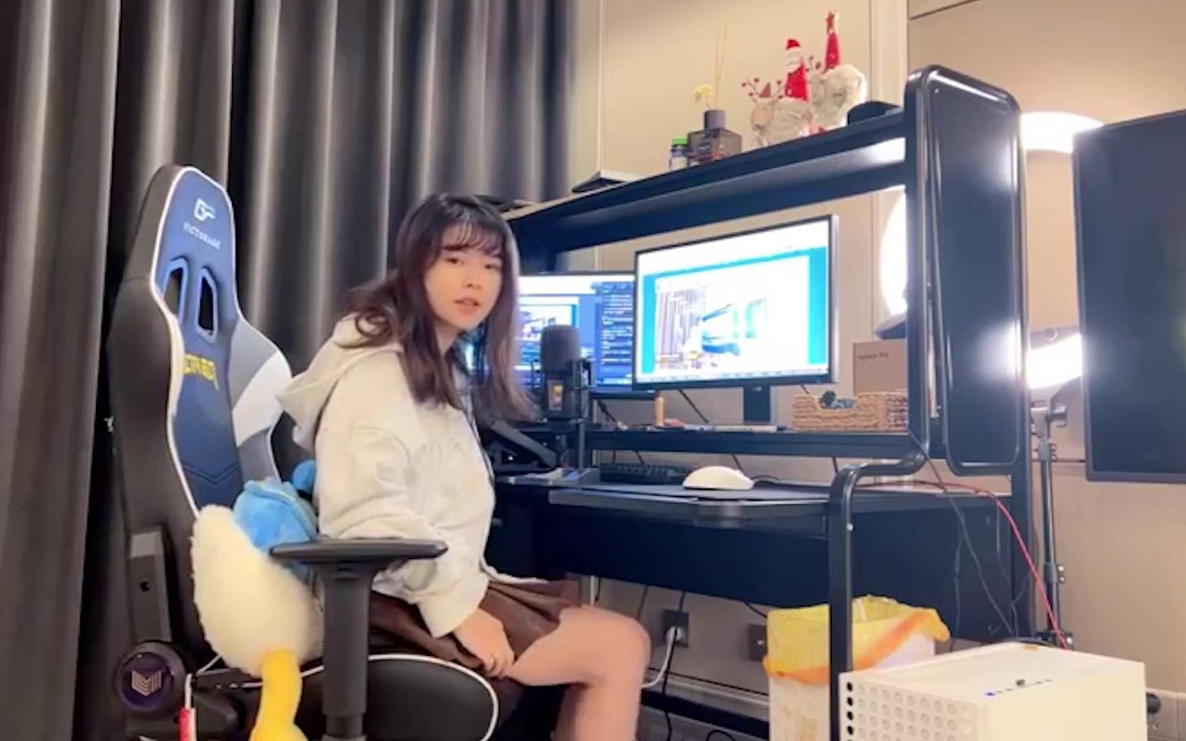 呆妹儿:沫子,你不穿打底裤的呀