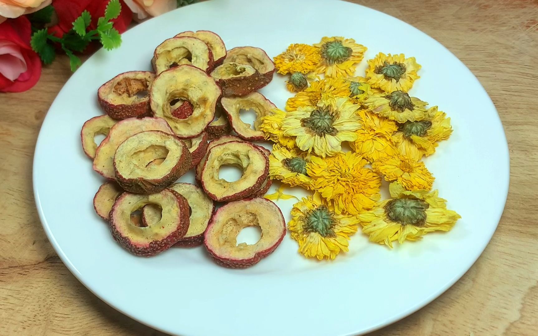 菊花配点山楂干,小脸红润了,全身都畅通了,小肚子也平整了