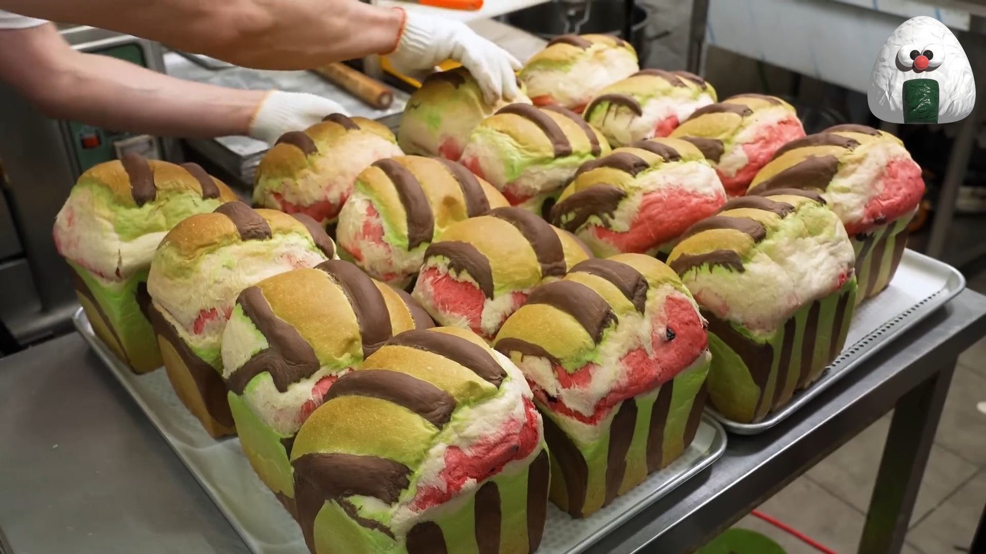 韩国美食之旅,品尝五彩面包的奇妙滋味