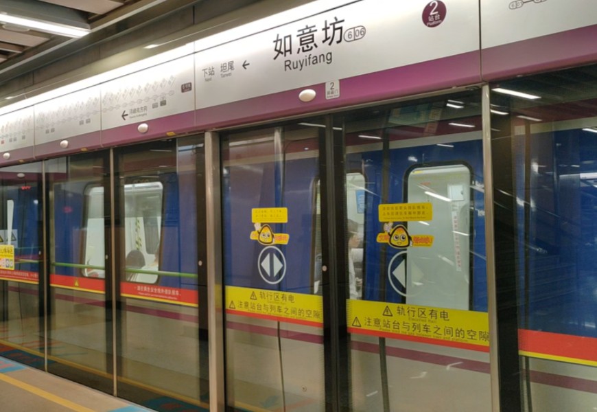 广州地铁六号线l3型电客车06x047-048如意坊站出站(列车交路:香雪站