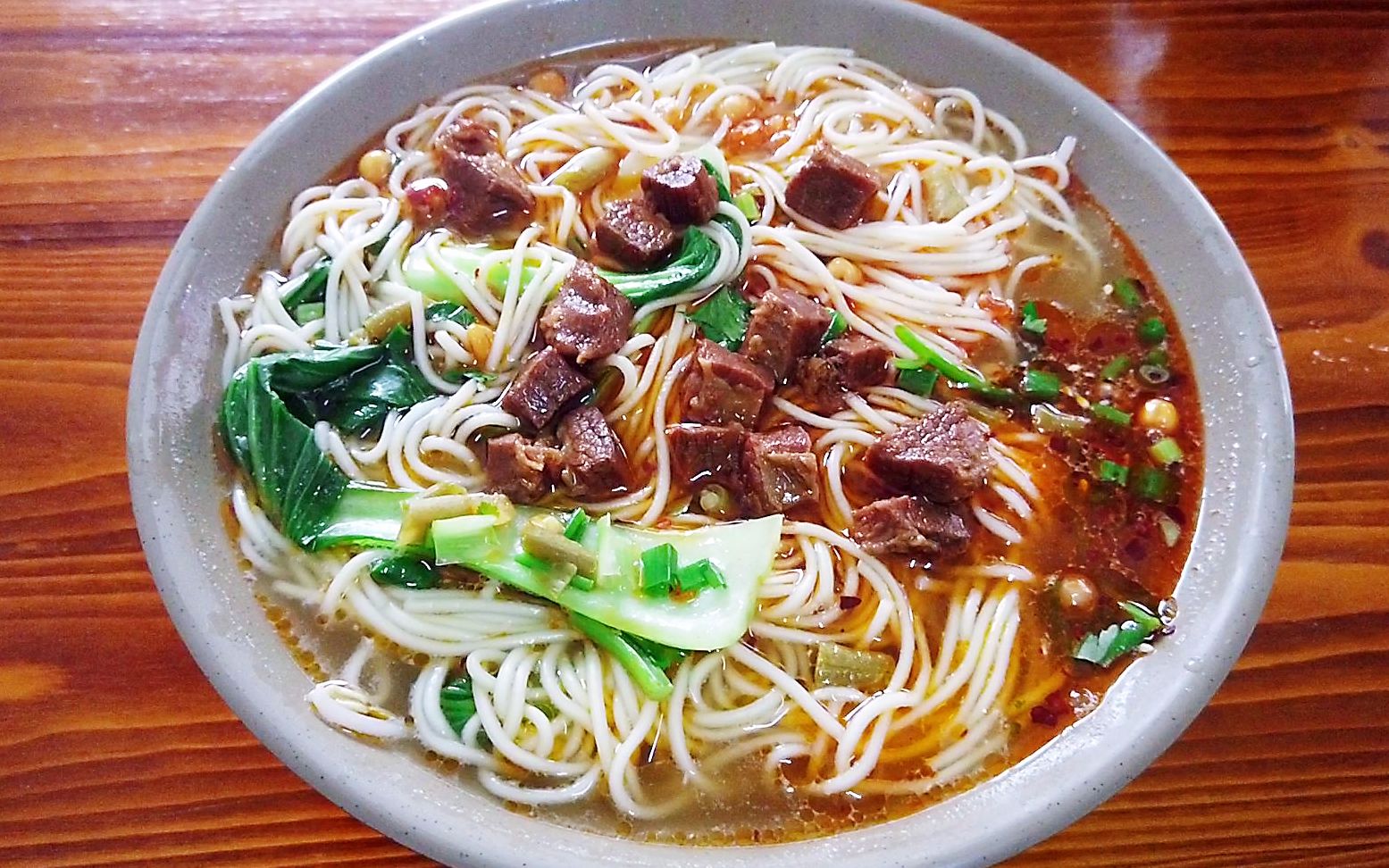 在宁波很难吃到正宗重庆小面,13元的牛肉面,配料十足口味超棒