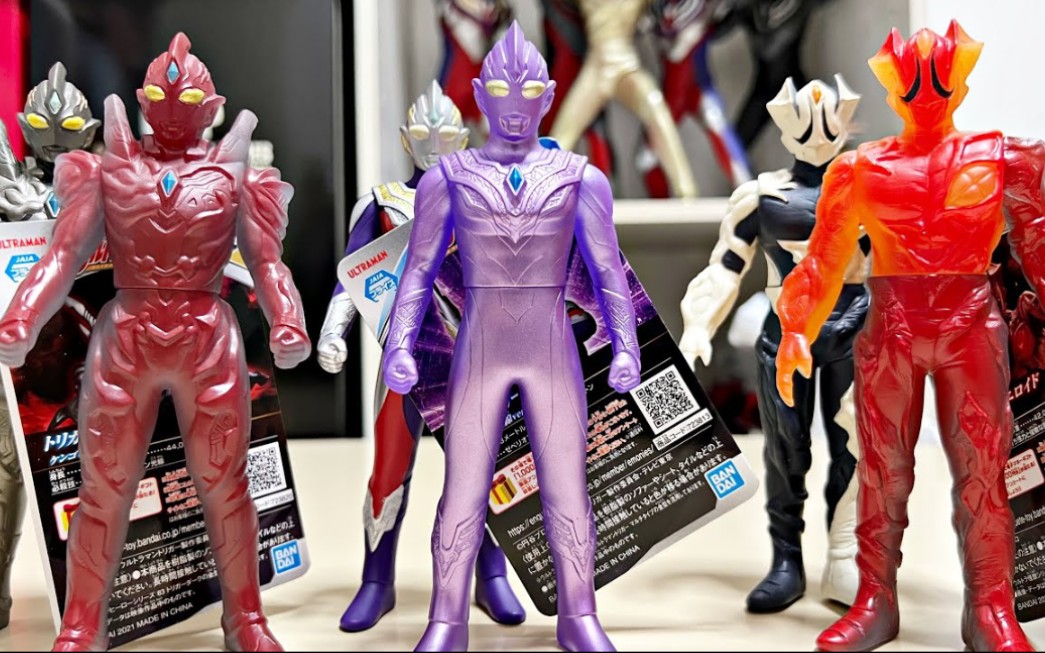 特利迦奥特曼黑暗特利迦基里艾洛德人限定软胶把玩视频(转自youtube原