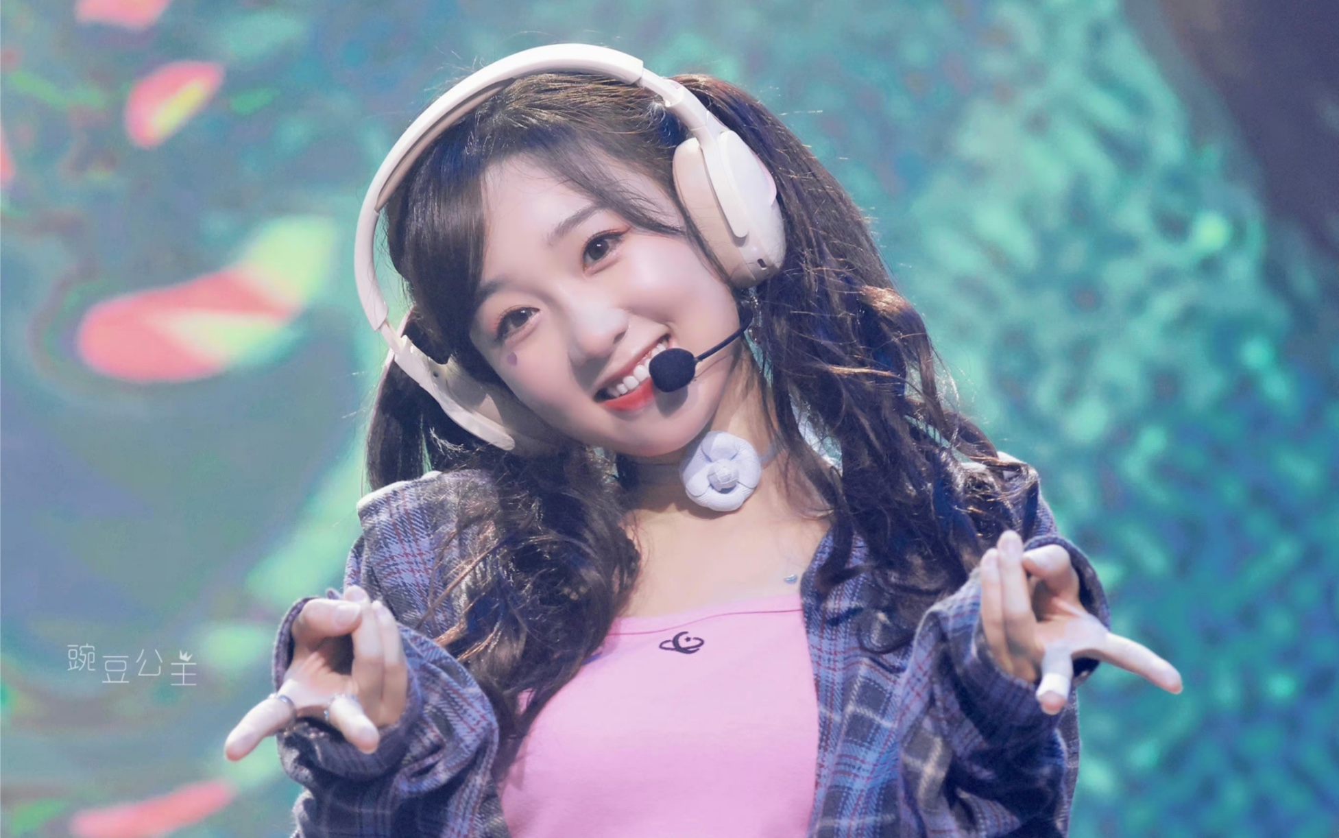 李子璇原唱live表演,生日会现场,比耶舞真的好洗脑-乘几次方-美丽小姐