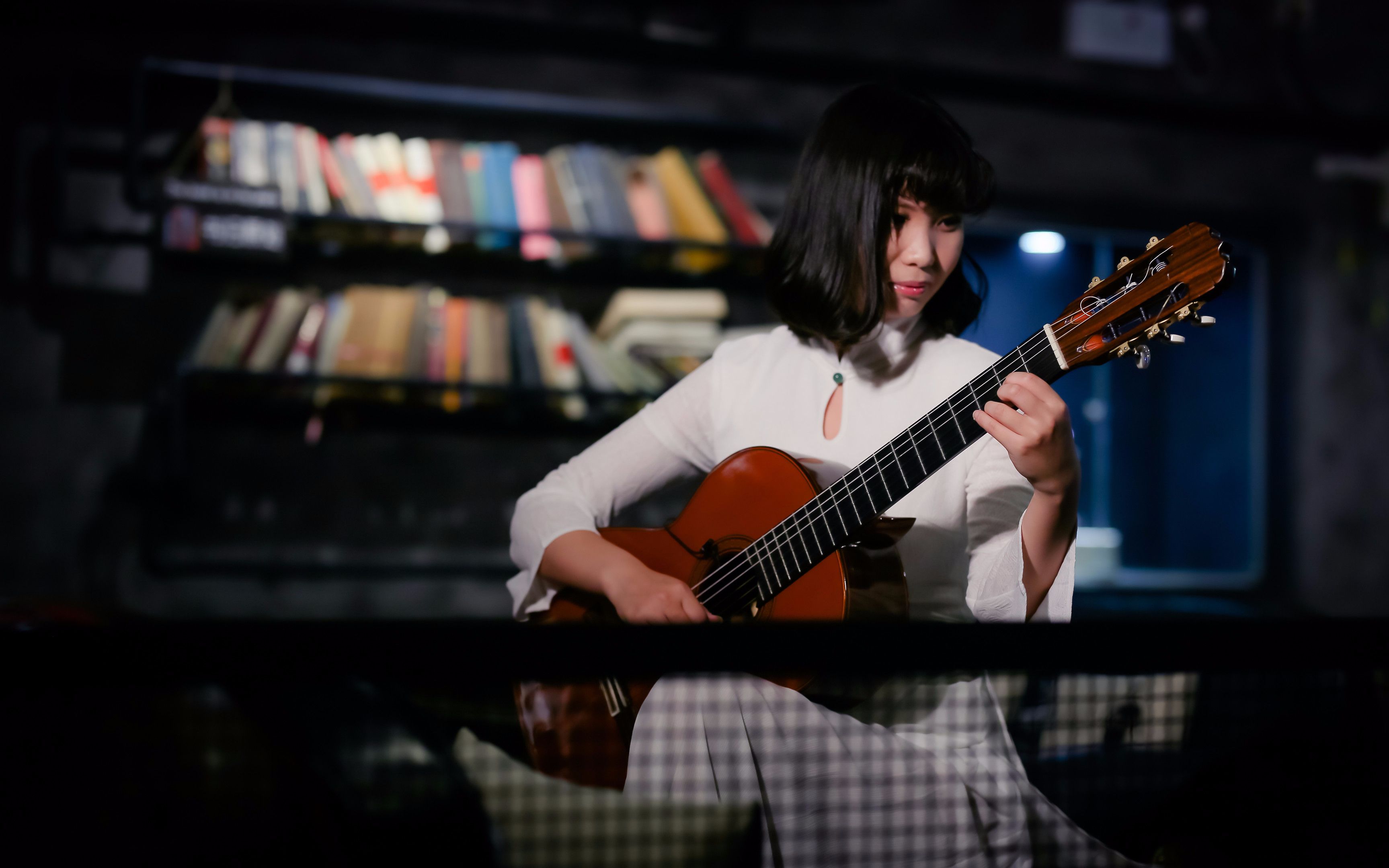 周杰伦的《烟花易冷》|陈曦用古典吉他弹出了另一种味道.