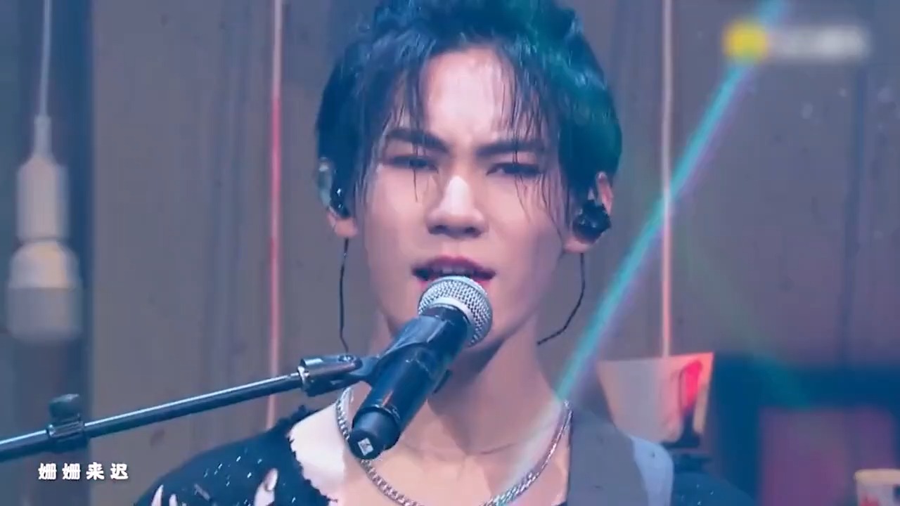 内娱需要舞台,鹿晗不愧是初代顶流,刘宪华一个人就是一个乐队