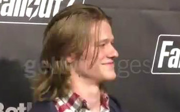 [图]Lucas Till at the Fallout 4 Video Game Launch Event