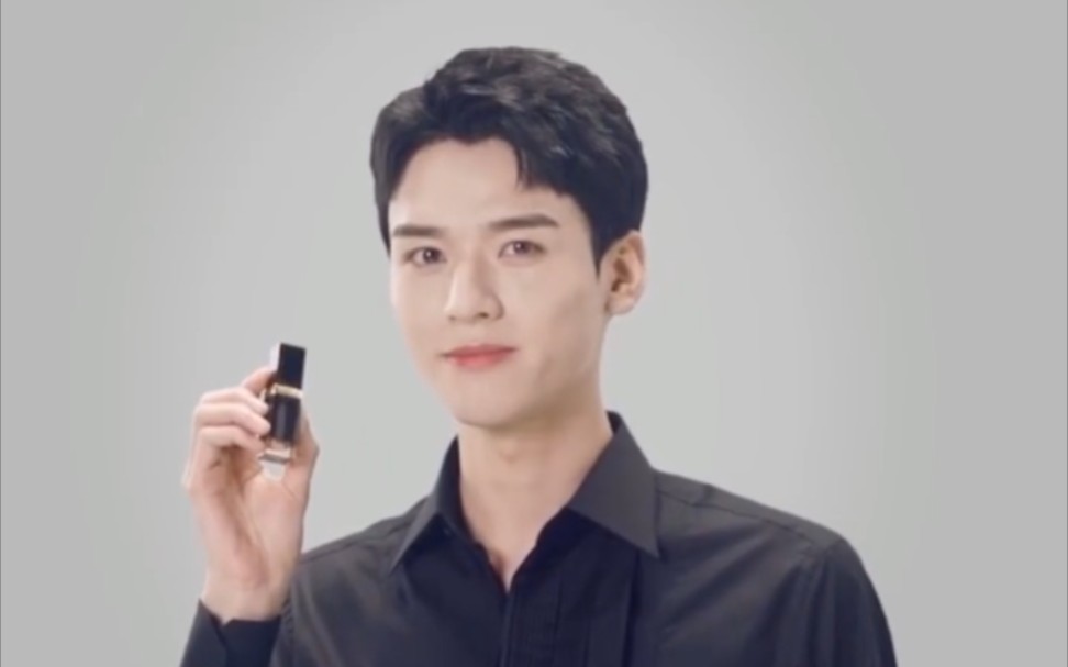 龚俊210423微博更新tomford唇诱派对邀请