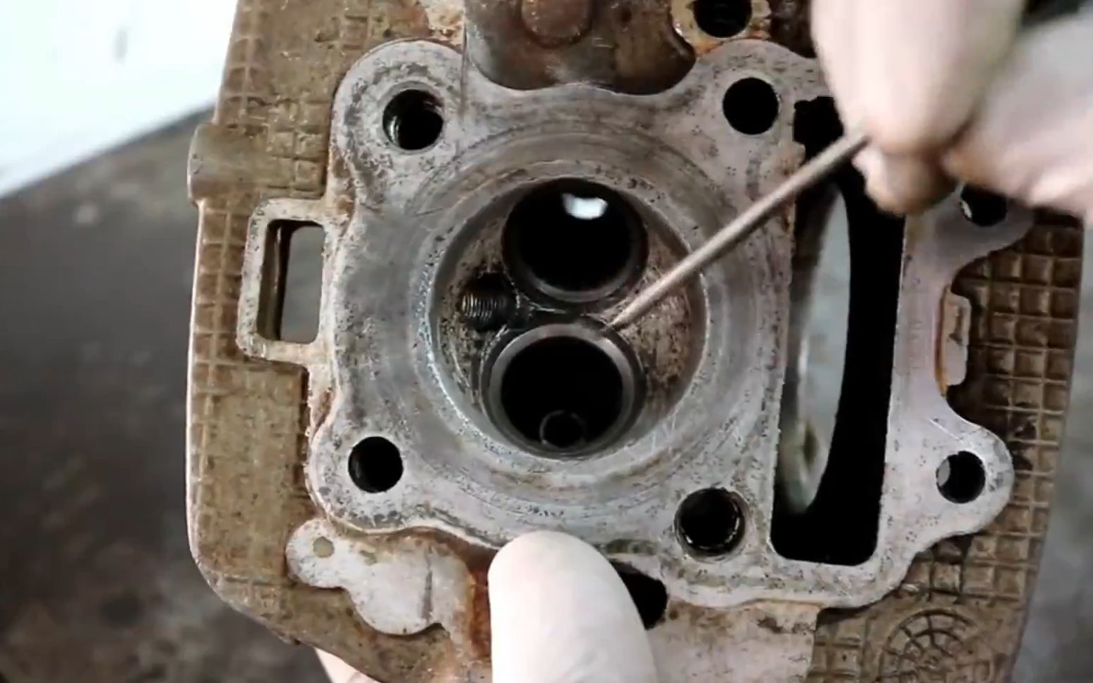 看牛人如何修复一个受损的摩托车缸体,真是厉害啊_哔哩哔哩 (゜-゜)つ