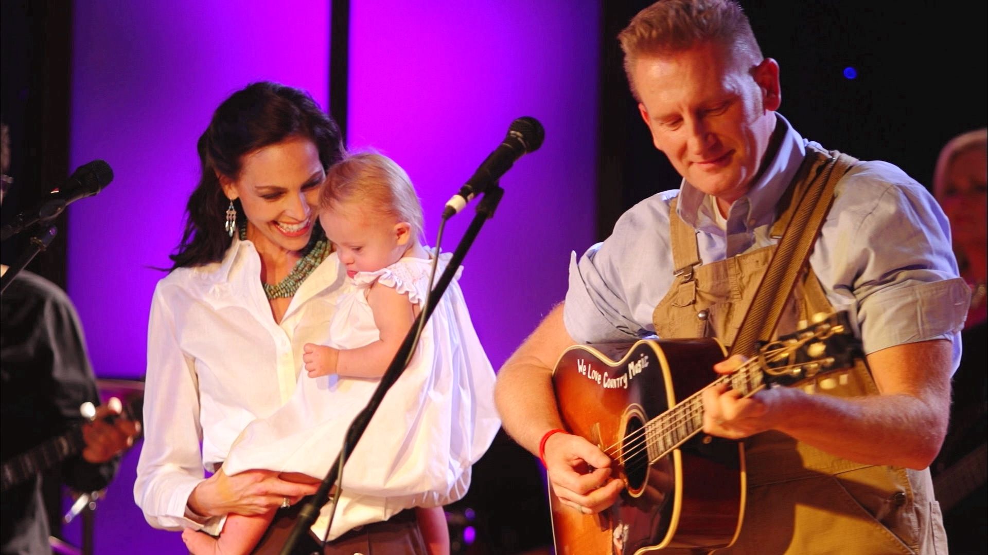 [图]Jesus Loves Me (Live In Columbia, TN/2015) - Joey+Rory