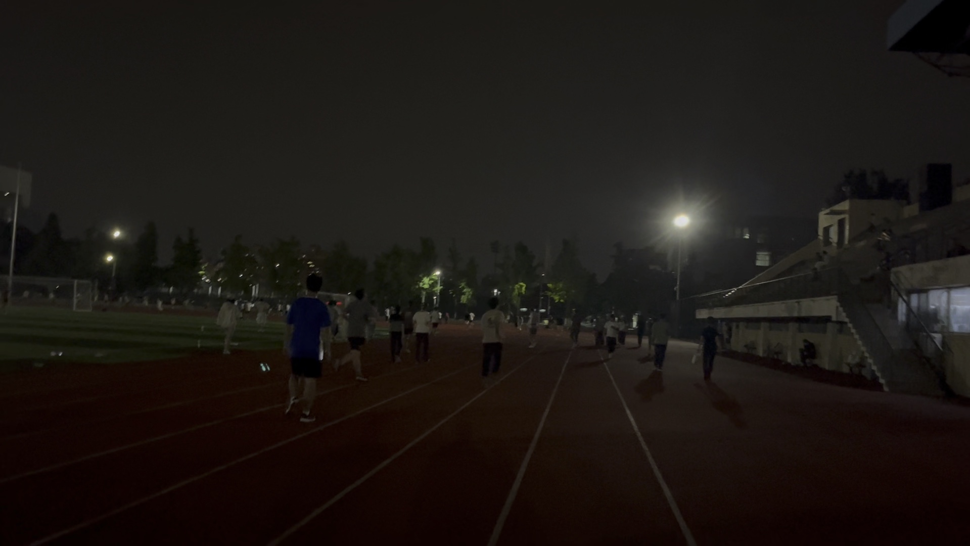 【北京工业大学】晚上操场跑步