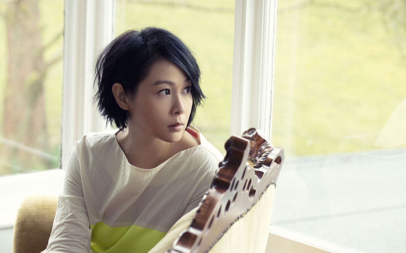 后来的刘若英,放下痴恋恩师15年的执念,活成自己的女王_哔哩哔哩 (゜