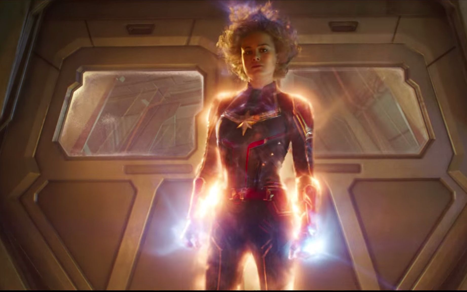 【米奇沃克斯】看过这个之后才知道惊奇队长的能力有多强,钢铁侠也撑