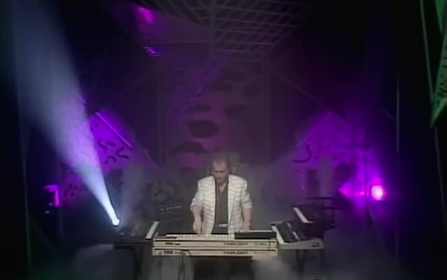 [图]经典现场HQ版Harold Faltermeyer - Axel F 1985 (HQ, Top Of The Pops)