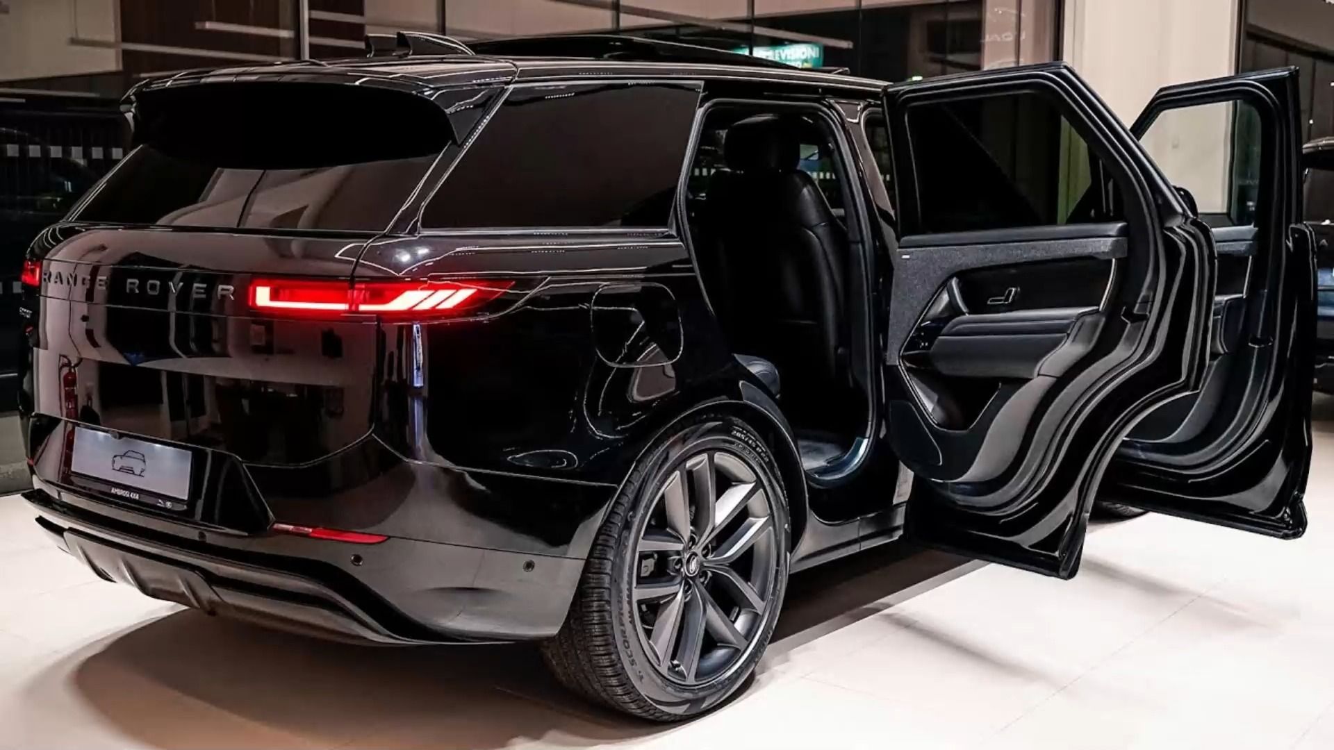 2024款路虎揽胜运动版,有气场真豪华,不愧为男人的dream car