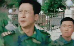 Video herunterladen: ［一笑悬命］每日一遍，连长发疯。哈哈哈哈哈哈哈哈哈，边剪边笑！