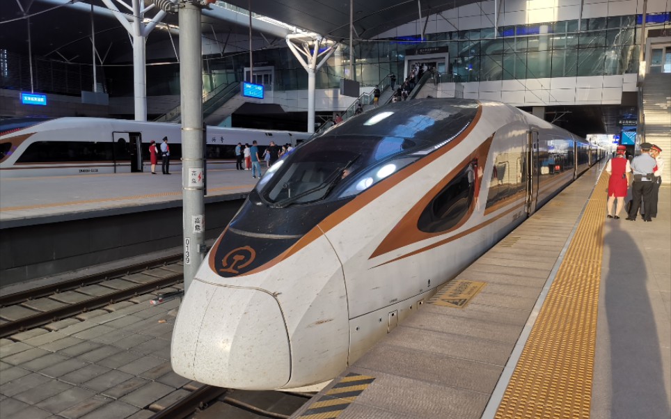 搭载永济变流器的cr400bf-0507担当c2586次列车出天津站