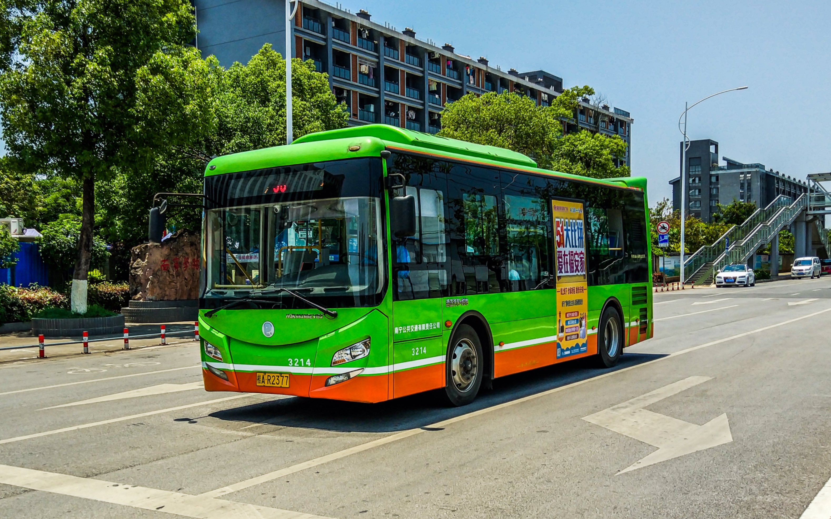 南宁新能源公交车图片图片