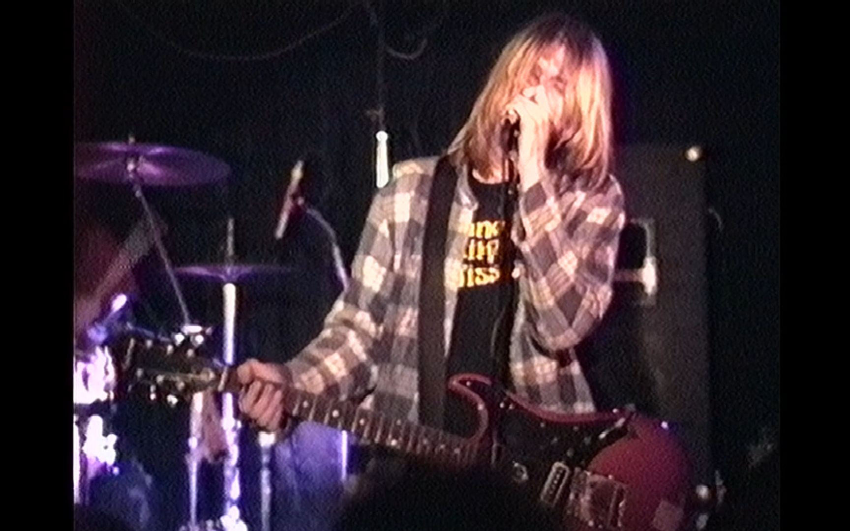 [图]Nirvana - Love Buzz 1990年现场