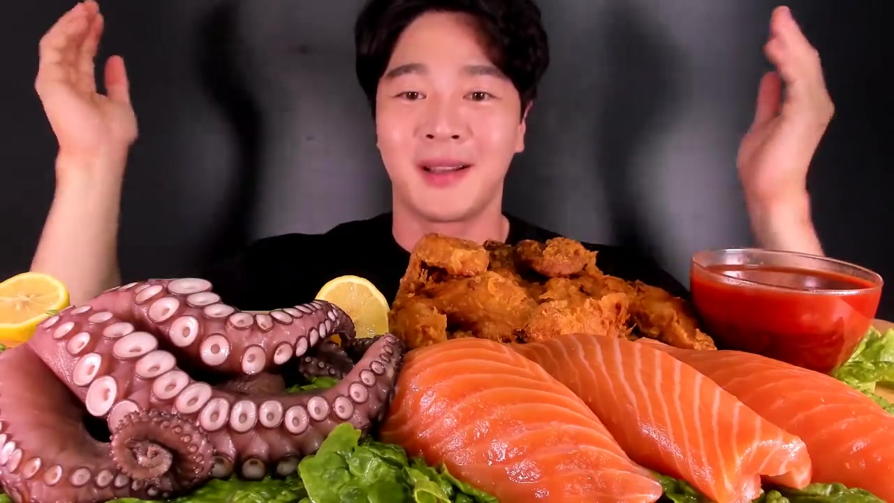 超级大胃王!吃巨型三文鱼寿司,章鱼,鸡肉
