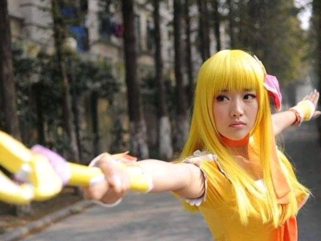 初代芭拉拉小魔仙初代魔仙小蓝变身初次登场和初次使用魔法封面为2013