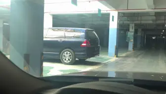 地下车库2种不同停车方法，新手司机看完就会，再也不怕停车难