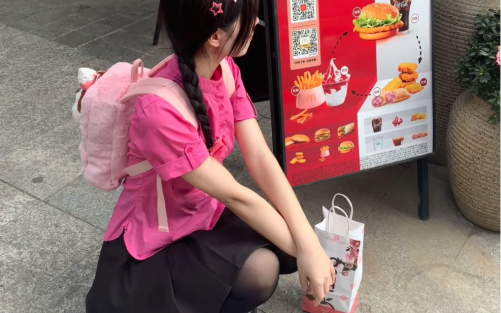 麦门永存!麦当劳粉红姐姐服装就是最好看滴