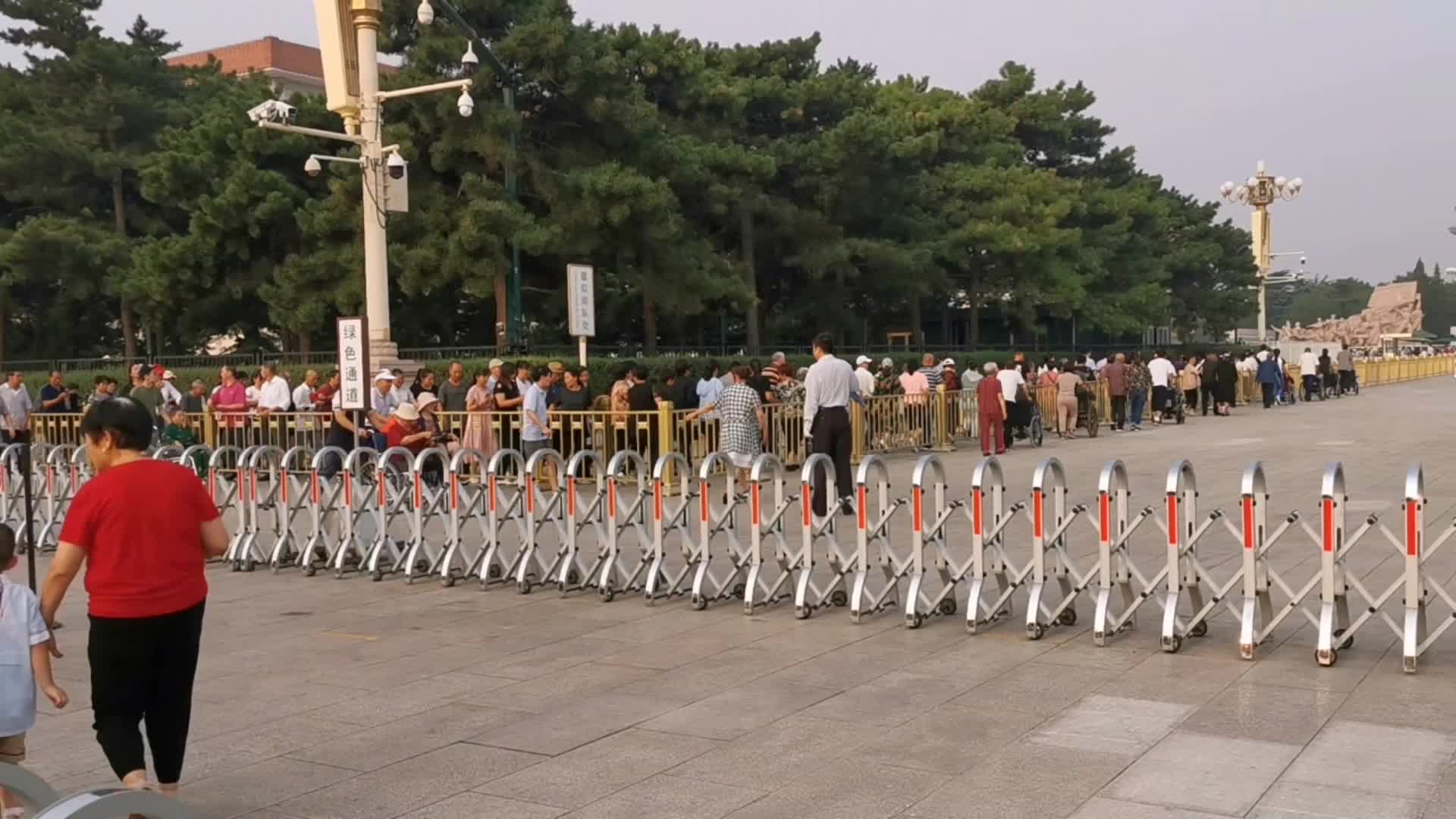 2019年9月9号星期一毛主席纪念堂很多老人排队瞻仰遗容,感动哔哩哔哩bilibili