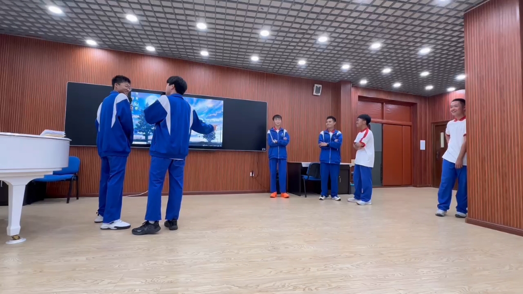 传统话剧《我上早八》(辽阳市第一高级中学)