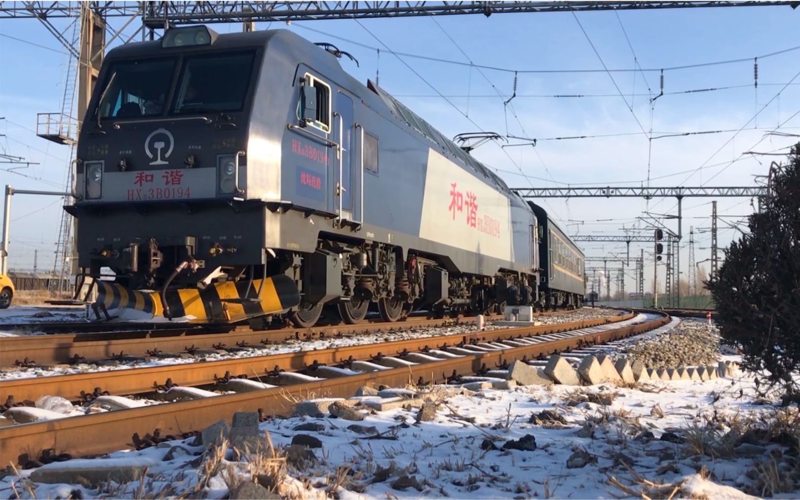沈山线沈局连段hxd3b 0194牵引11526地铁回送裕国上行直通场四道发车