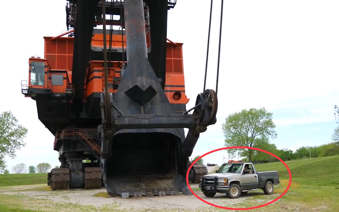 巨无霸挖掘机问世,重量高达一万多吨!名副其实的钢铁巨兽