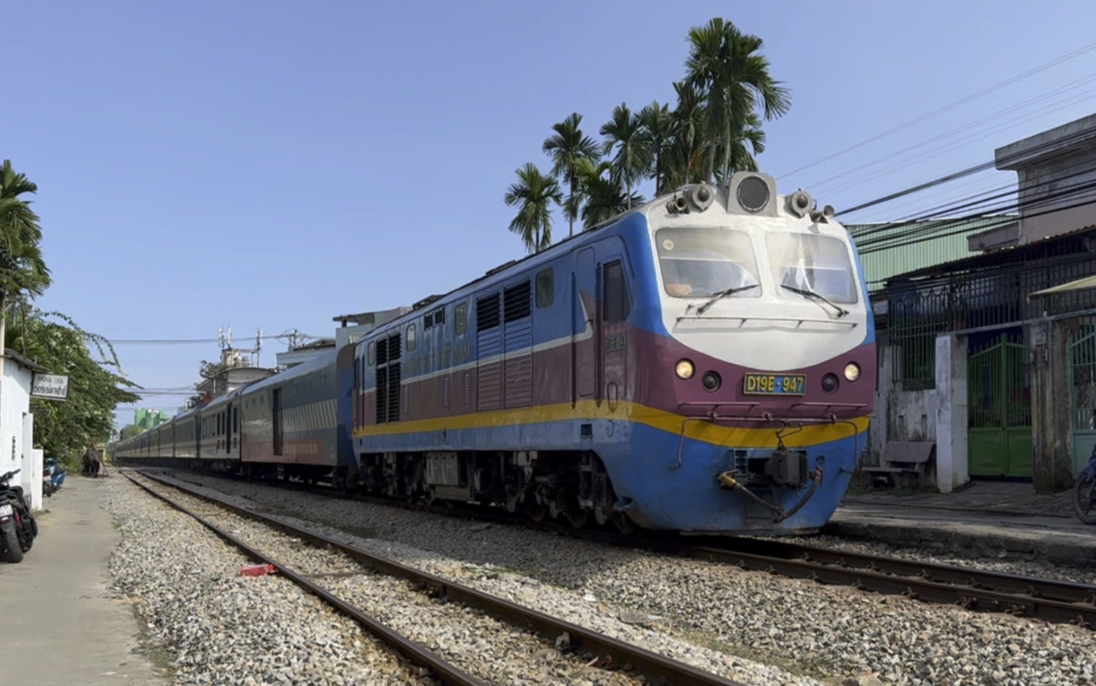 【越南铁路】se5次通过ga thanh khê