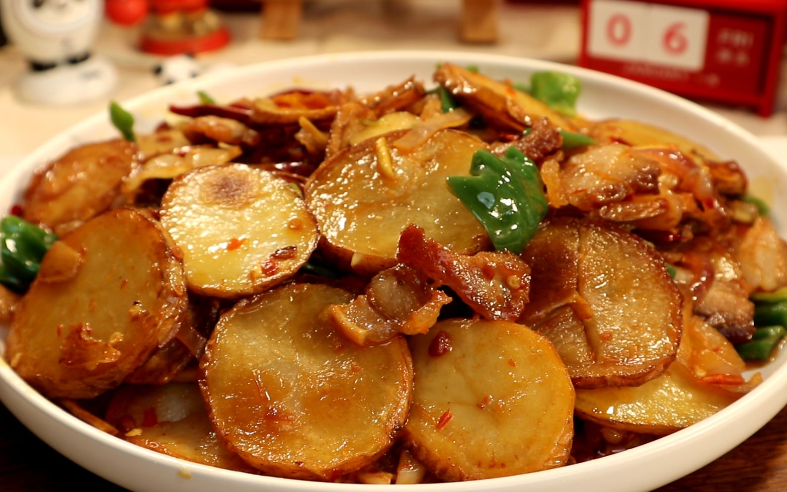做干煸土豆片时，不要直接下锅炒，多加一步，酥香味美_时候_食材_洋葱
