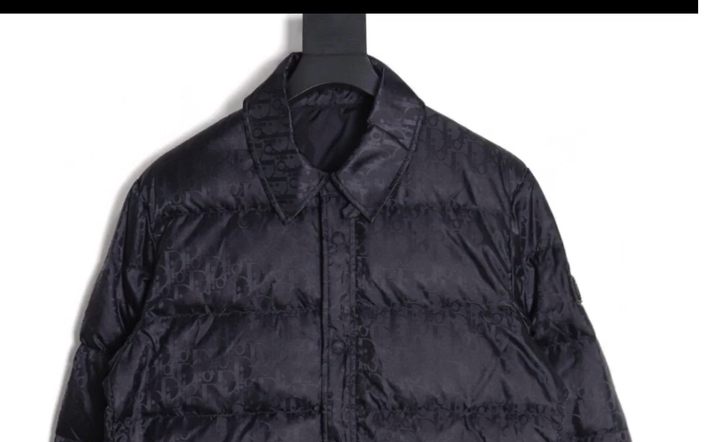 说一下高仿dior/迪奥满印暗纹老花翻领羽绒服