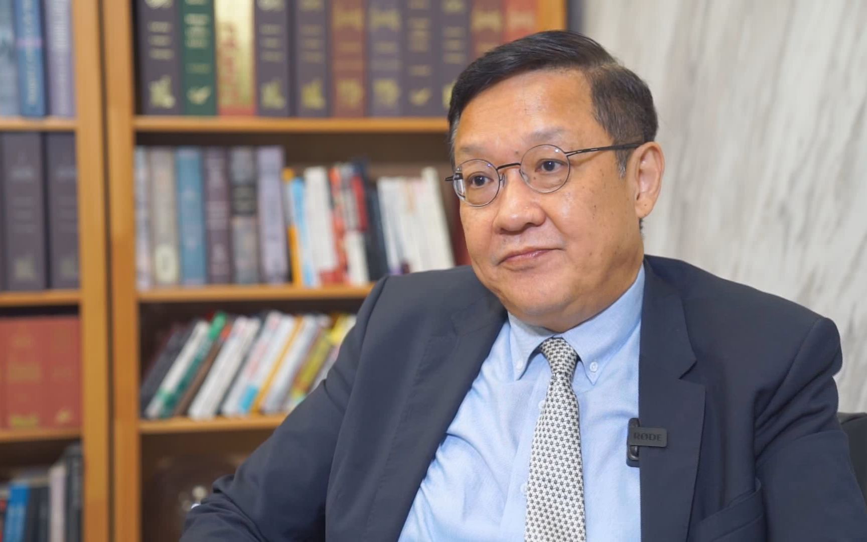 台海风云录丨介文汲:佩洛西窜台闹剧掀开美国"纸老虎"面具