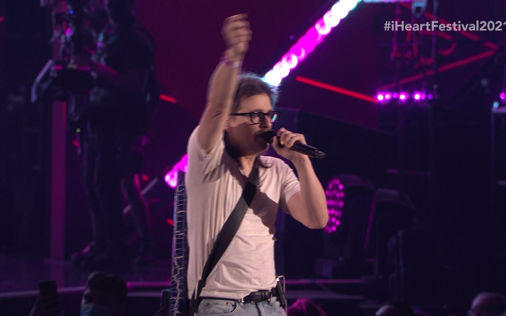 [图]Weezer - Island in the Sun (iHeartRadio Music Festival 2021)