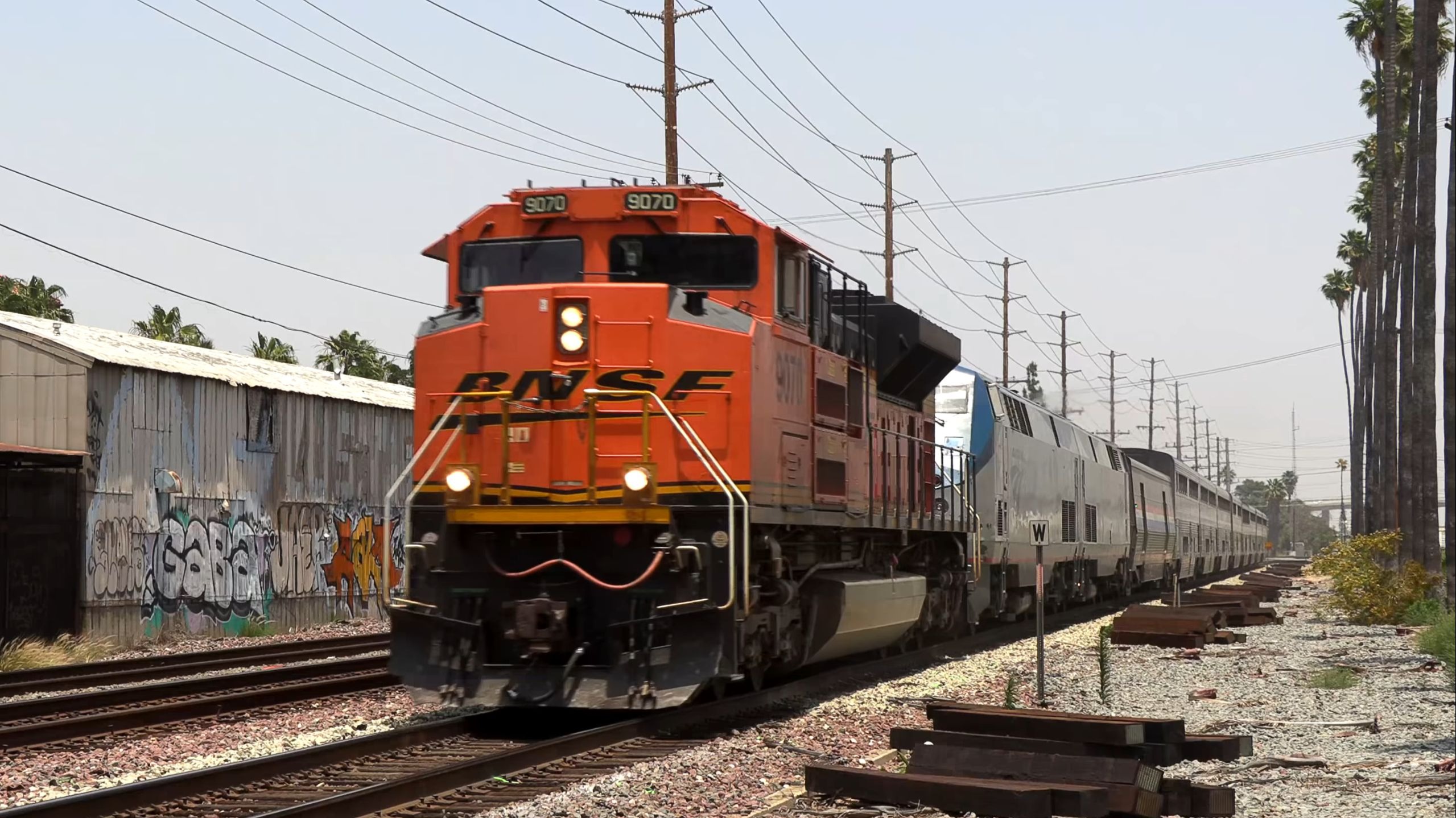 amtrak southwest chief bnsf sd70ace leader! & more