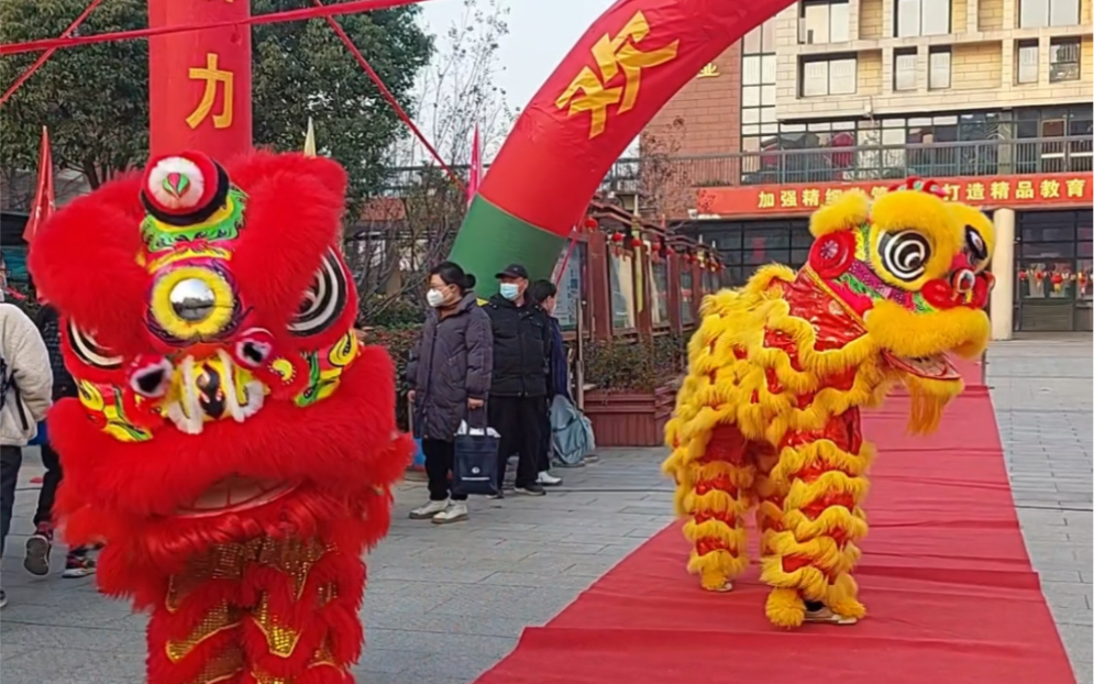 2月6日,合肥市中小学开学.一大早,合肥市第五十五中学教育集团东校舞狮社团的学生来到校园,以喜庆舞狮的形式欢迎同学们春季开学回到校园.哔哩...