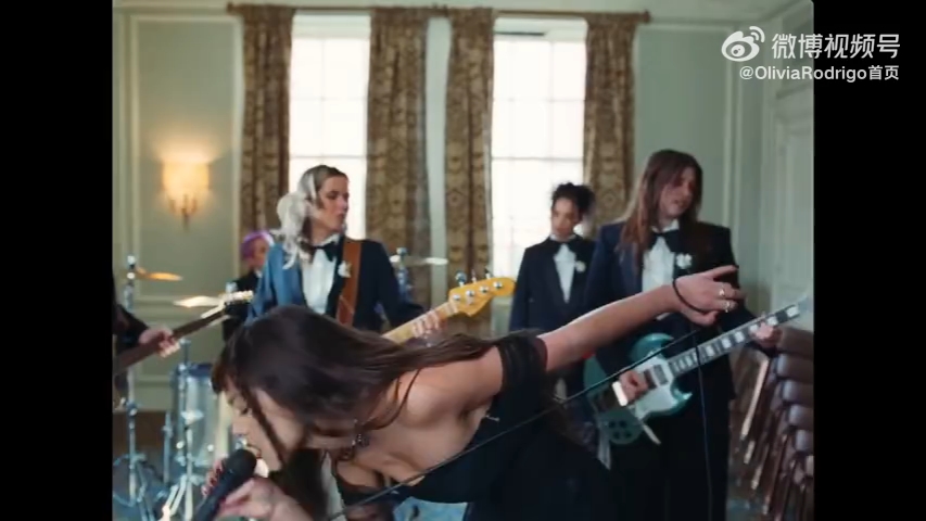 娅娅olivia rodrigo惊喜上架obsessed表演版mv