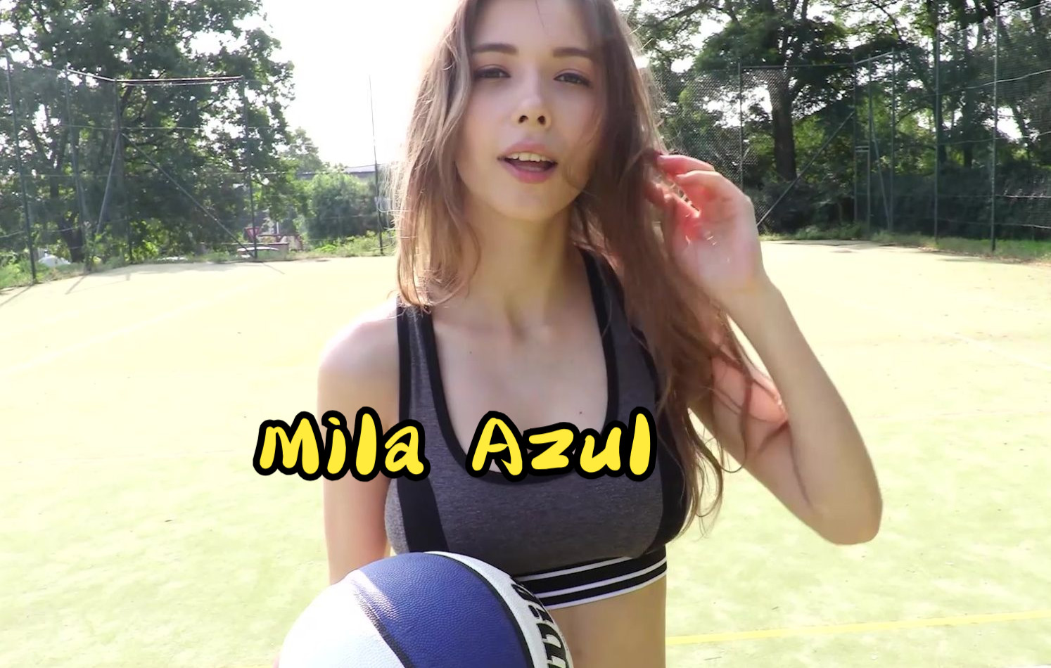 乌克兰甜美颜值爆表的性感尤物Mila Azul哔哩哔哩bilibili