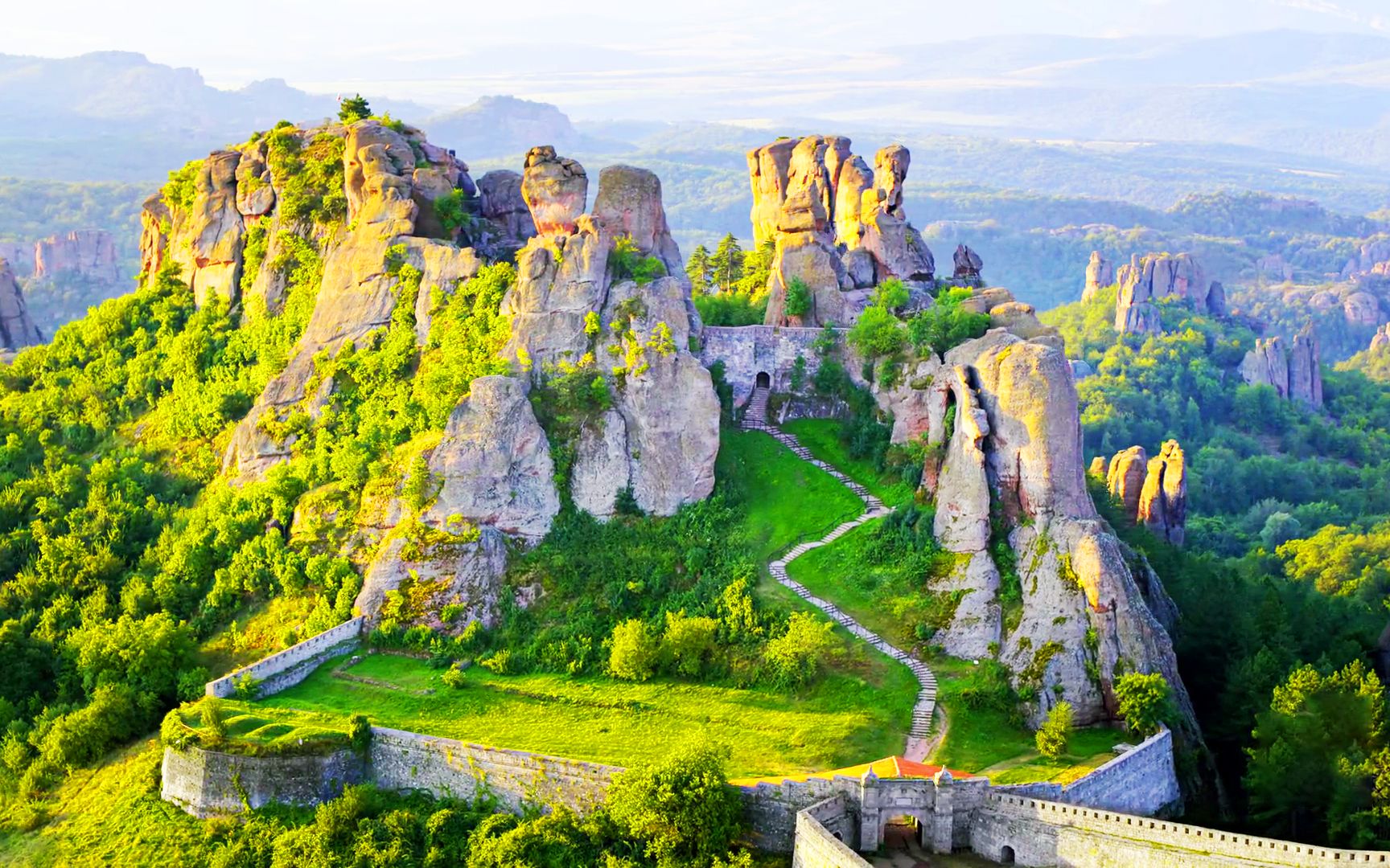 自然风光·保加利亚,绿色绵延,山间古堡,神秘幽静!