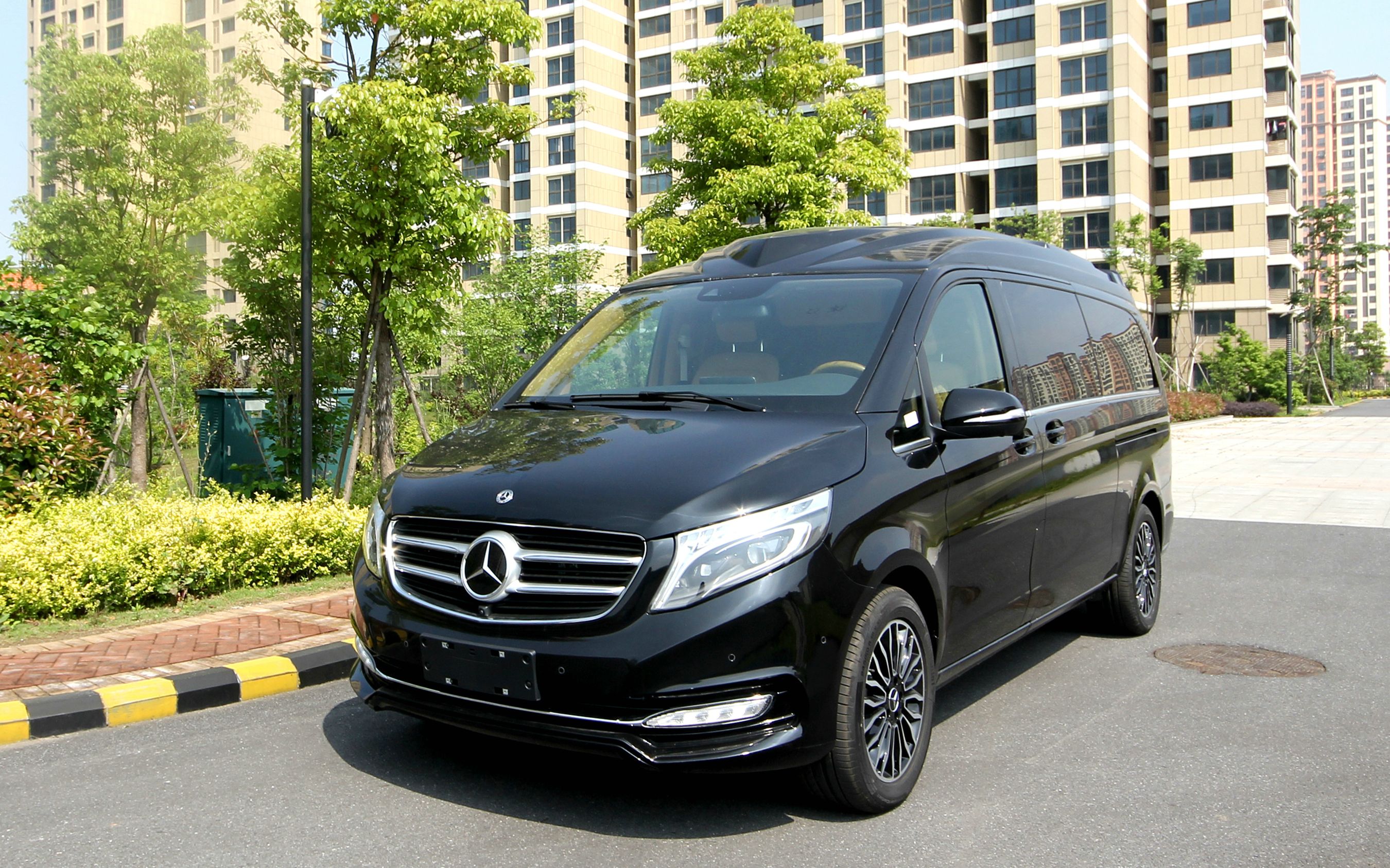 奔驰威霆迈巴赫商务车_新款奔驰威霆白金版豪华房车_哔哩哔哩 (゜-゜)