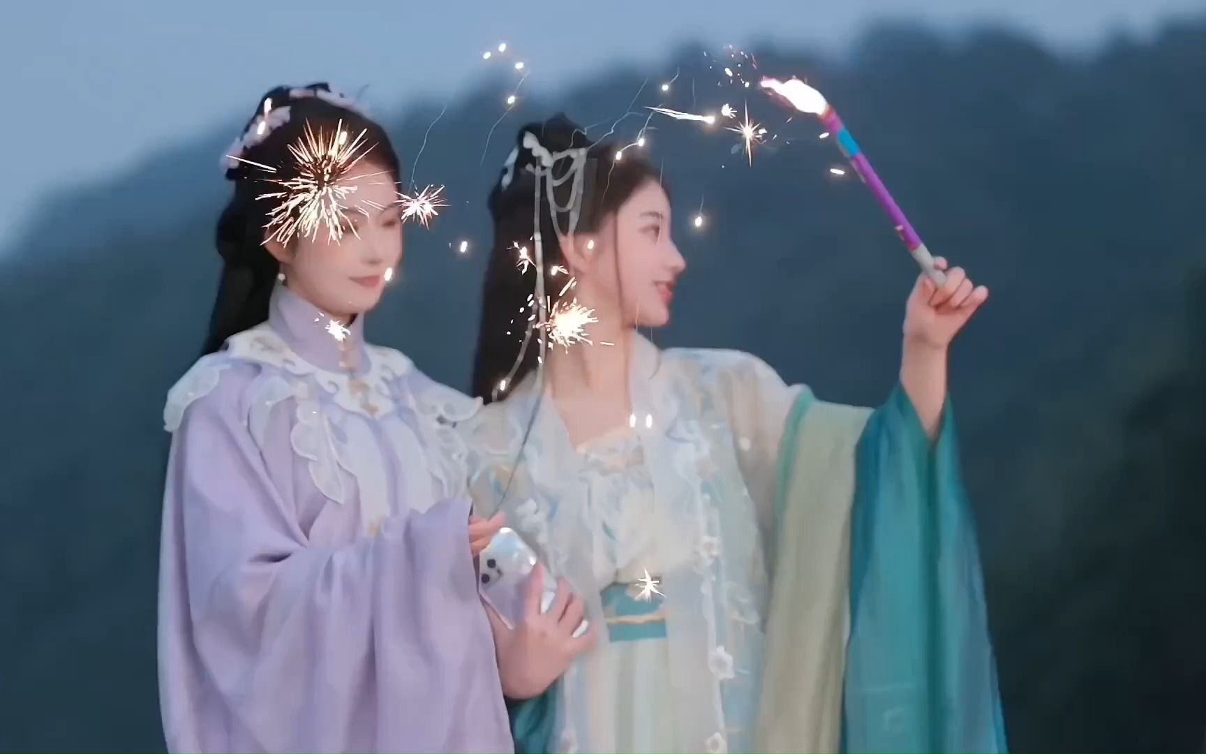 放马川 _汉服小姐姐 烟花大赏